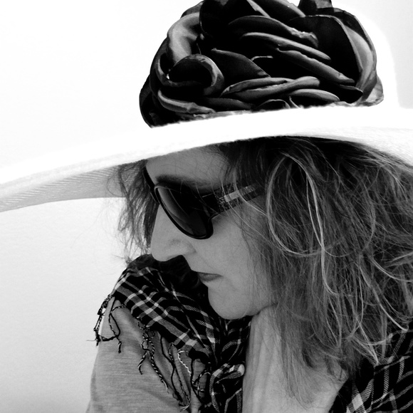 Meet your Posher, Donna - Picture 1 of 8